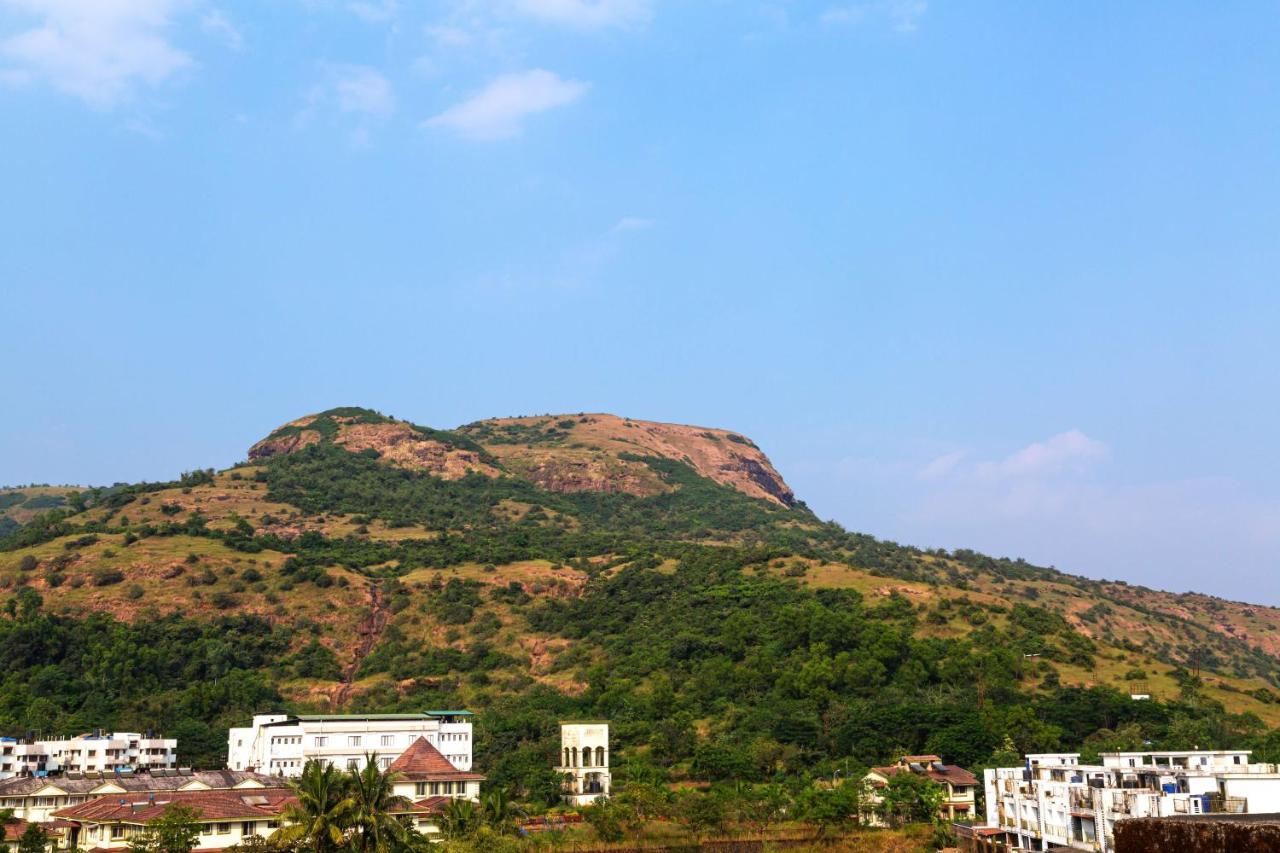 Saffronstays Urja, Lonavala - Private Villa With 2 Pools, Spa Room, Private Elevator & Waterfall 외부 사진