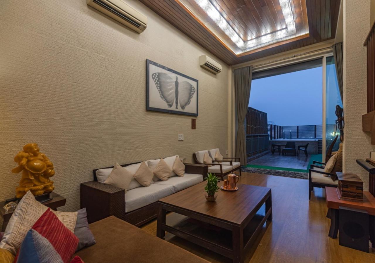 Saffronstays Urja, Lonavala - Private Villa With 2 Pools, Spa Room, Private Elevator & Waterfall 외부 사진