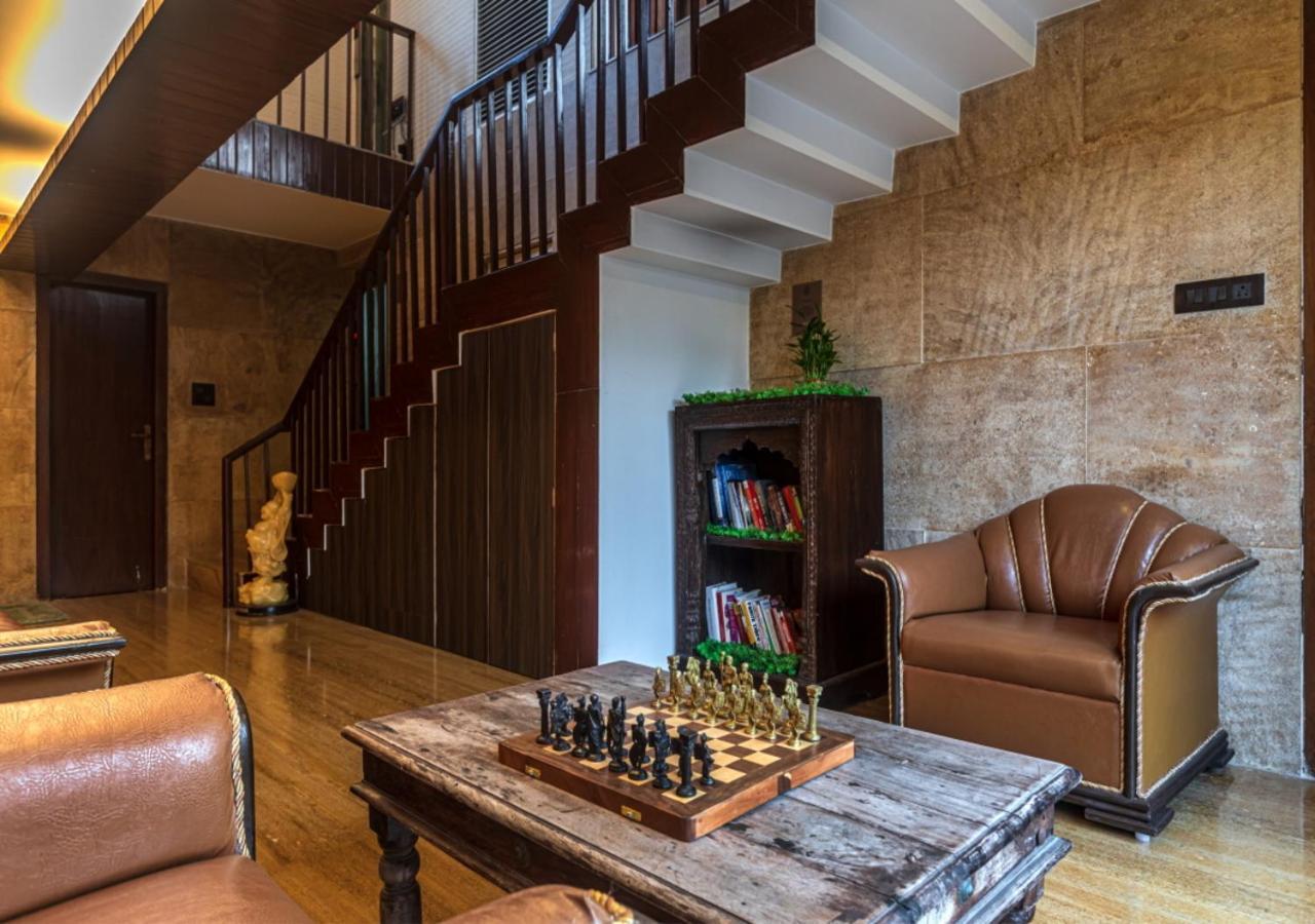 Saffronstays Urja, Lonavala - Private Villa With 2 Pools, Spa Room, Private Elevator & Waterfall 외부 사진