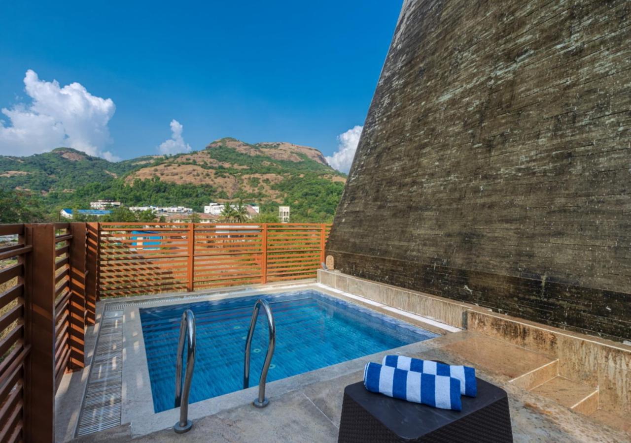 Saffronstays Urja, Lonavala - Private Villa With 2 Pools, Spa Room, Private Elevator & Waterfall 외부 사진