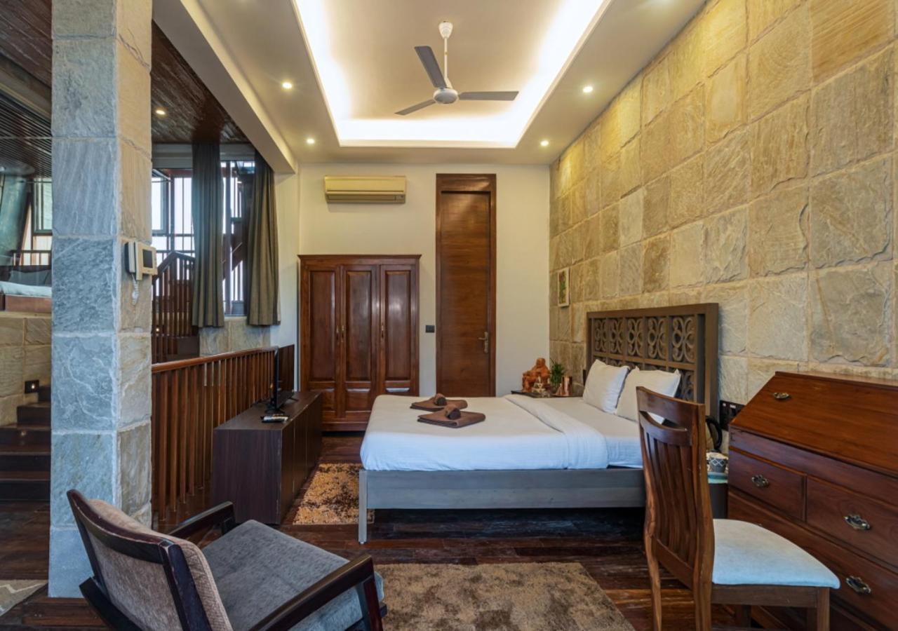 Saffronstays Urja, Lonavala - Private Villa With 2 Pools, Spa Room, Private Elevator & Waterfall 외부 사진