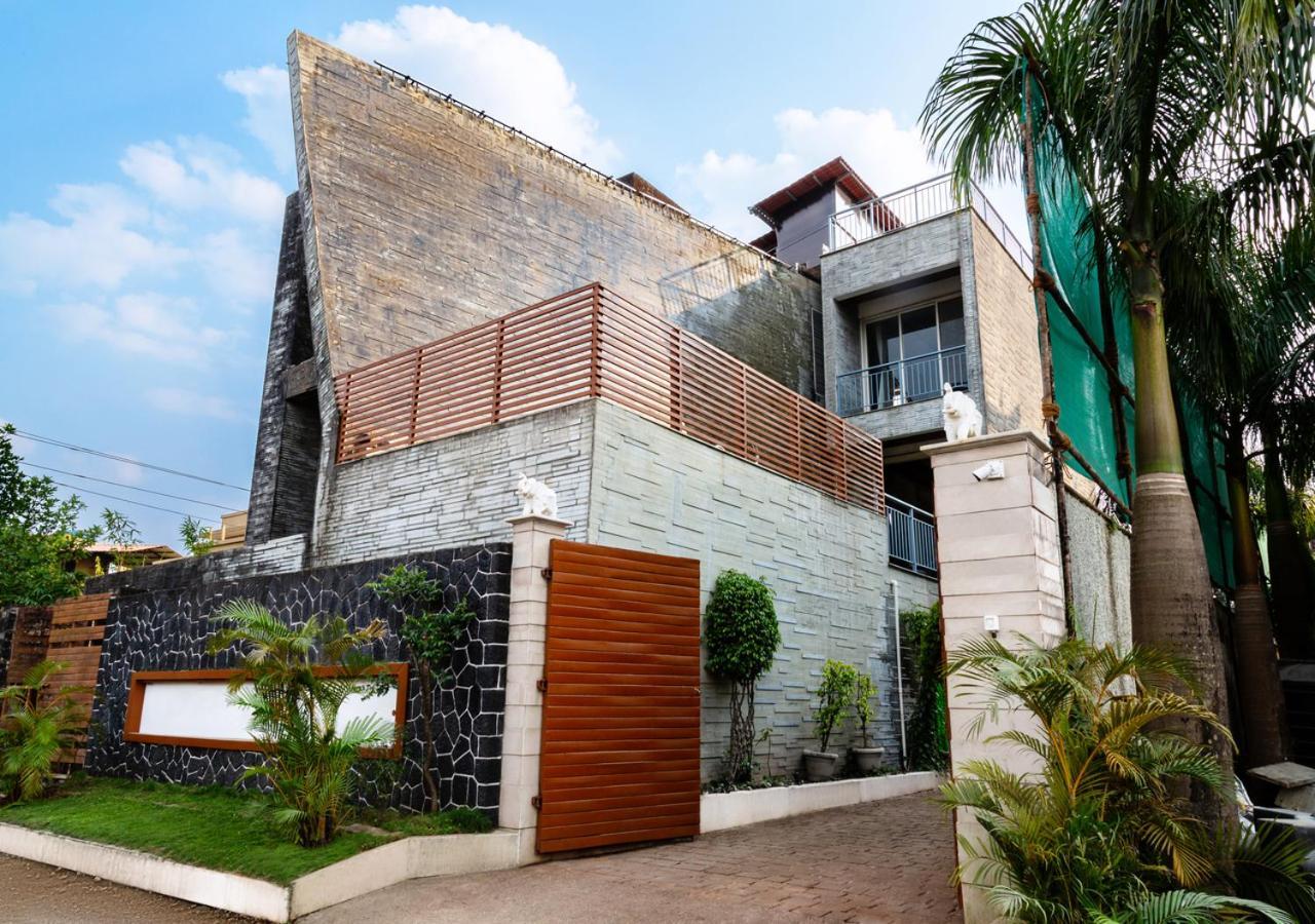 Saffronstays Urja, Lonavala - Private Villa With 2 Pools, Spa Room, Private Elevator & Waterfall 외부 사진
