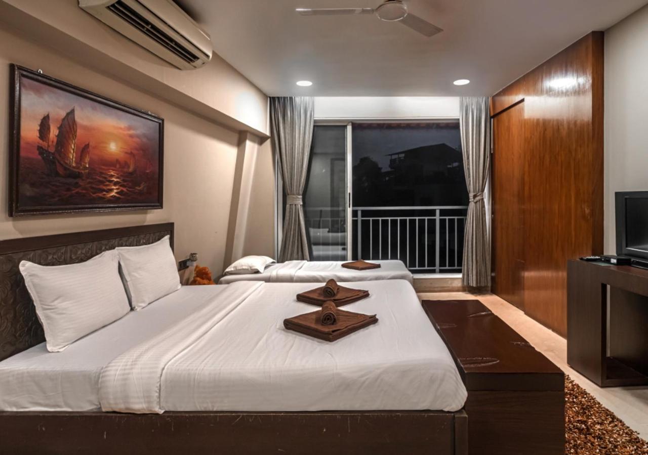 Saffronstays Urja, Lonavala - Private Villa With 2 Pools, Spa Room, Private Elevator & Waterfall 외부 사진