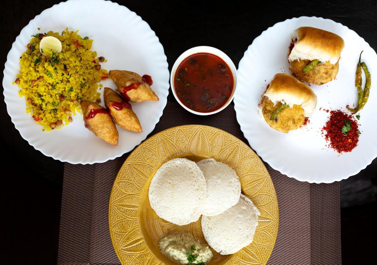 Saffronstays Urja, Lonavala - Private Villa With 2 Pools, Spa Room, Private Elevator & Waterfall 외부 사진