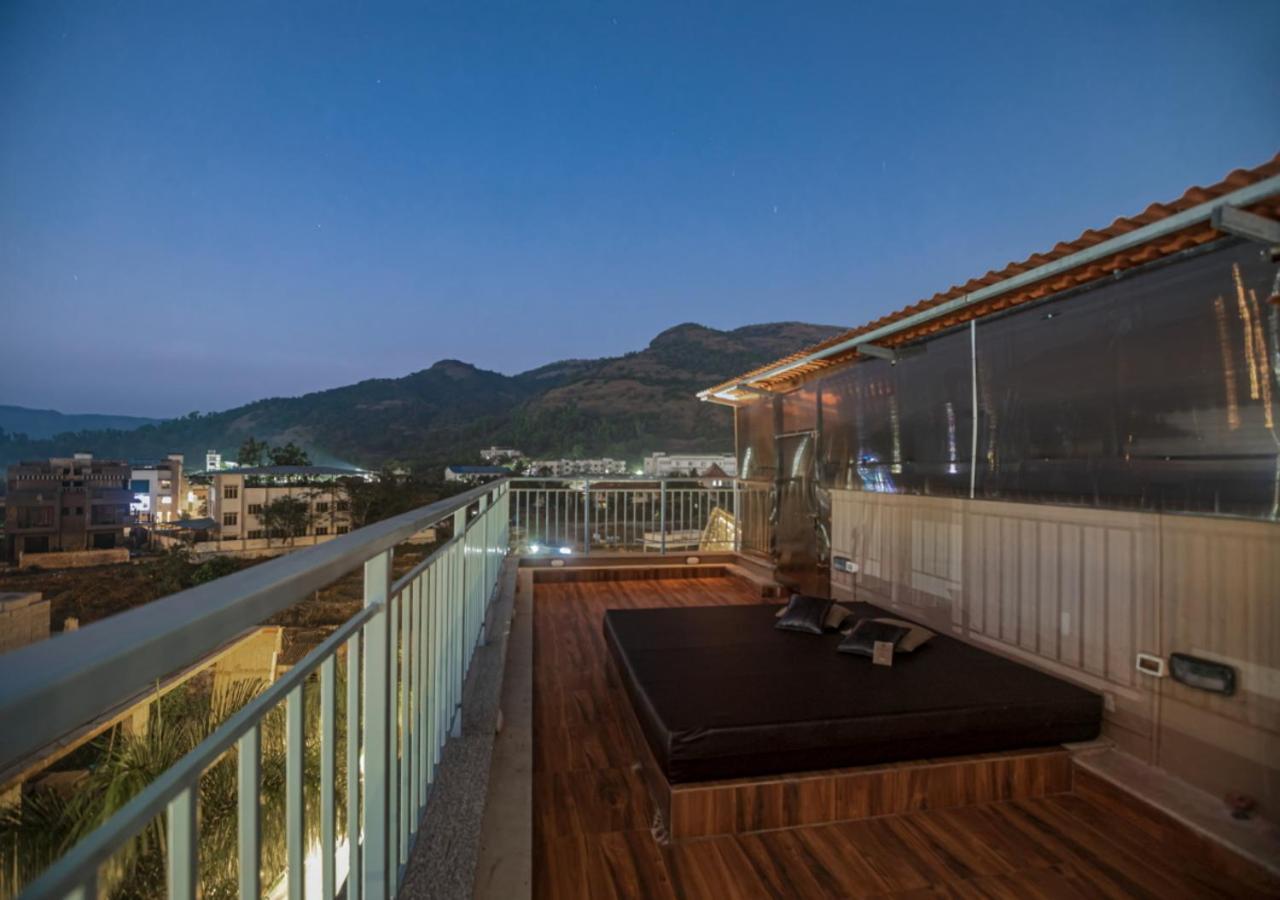 Saffronstays Urja, Lonavala - Private Villa With 2 Pools, Spa Room, Private Elevator & Waterfall 외부 사진