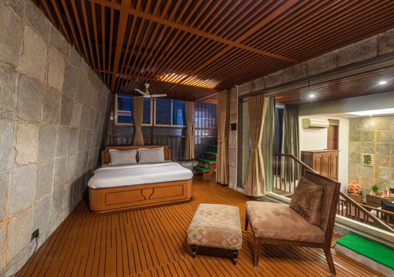 Saffronstays Urja, Lonavala - Private Villa With 2 Pools, Spa Room, Private Elevator & Waterfall 외부 사진